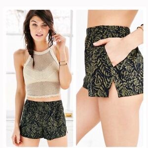NWOT UO silence + noise Palm Leaf Print Shorts